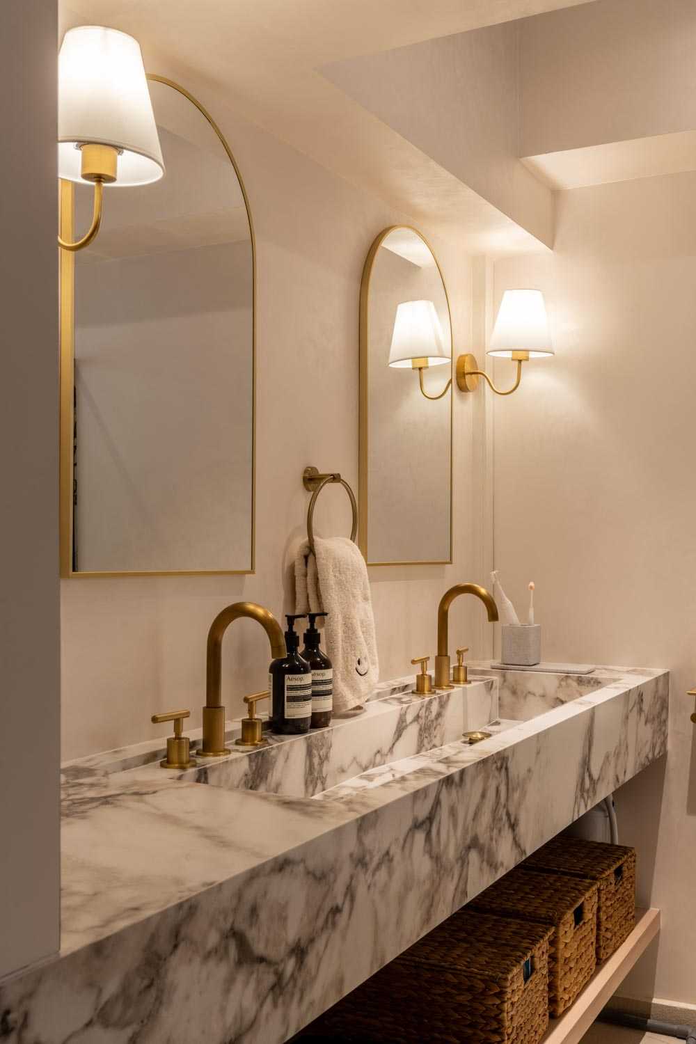Minimalist Bathroom with Countertop and Marble Floor