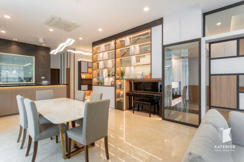 Scandinavian Dining Room with Dining Table and Drinkware