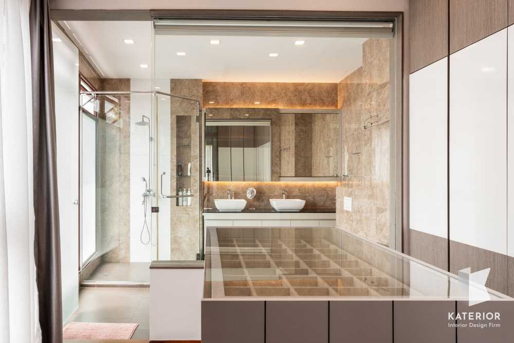 Scandinavian Bathroom with Marble Floor and Mirror