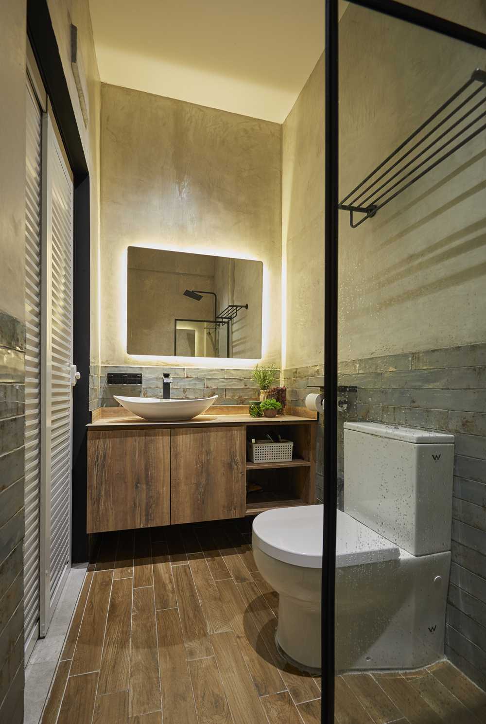 Asian Bathroom with Vinyl Flooring and Herringbone Tiling