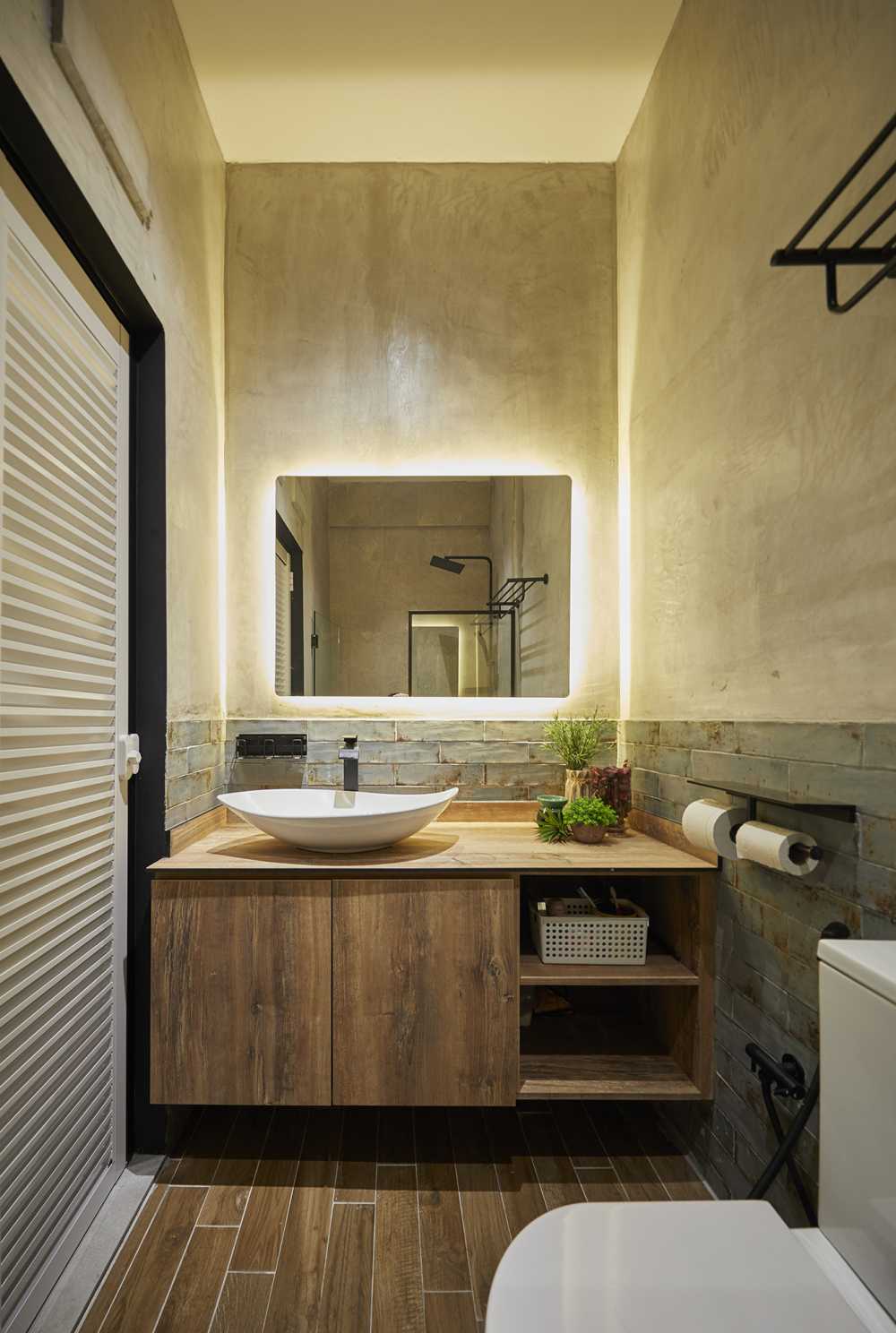 Asian Bathroom with Granite Floor and Bathtub