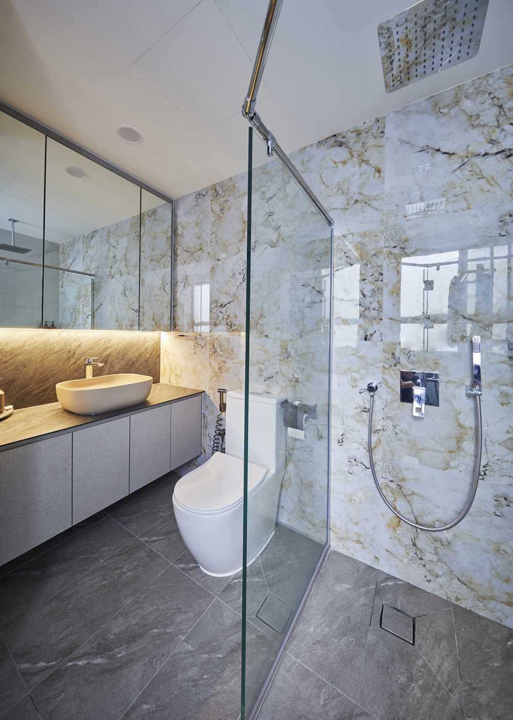 Modern Bathroom with Herringbone Tiling and Mirror