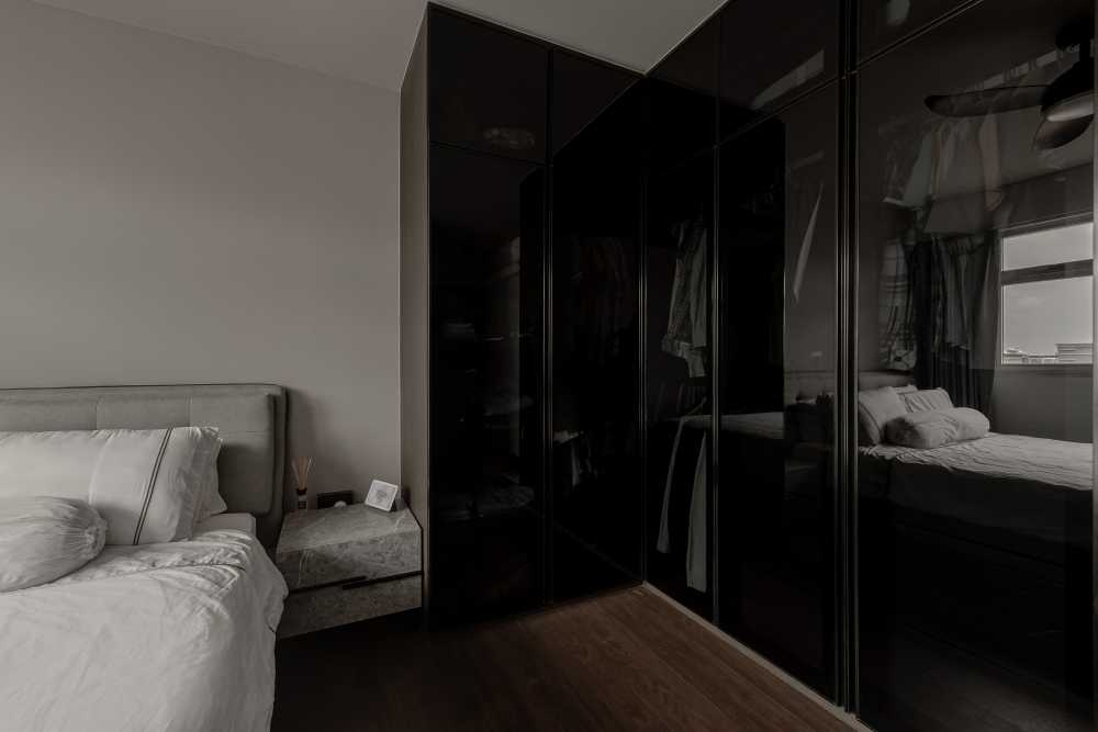 Modern Bedroom with Vinyl Flooring and Wardrobe