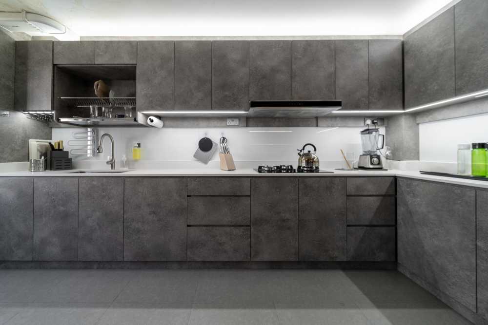 Contemporary Kitchen with Countertop and Kitchen Cabinets