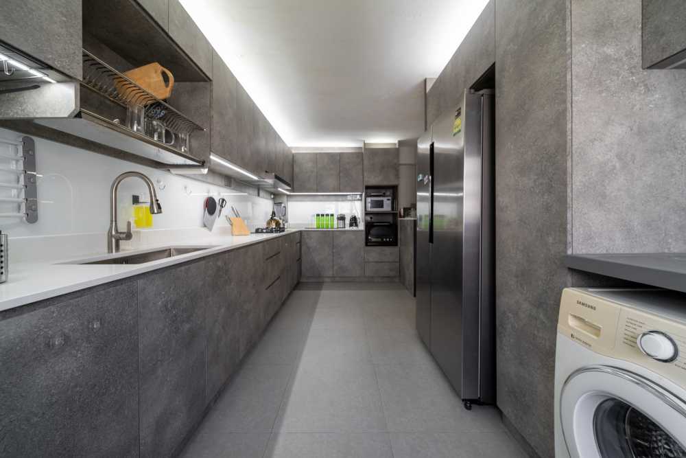 Contemporary Kitchen with Countertop and Kitchen Cabinets