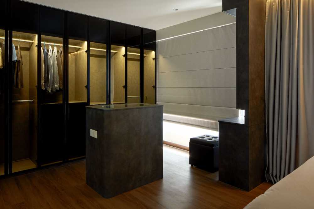 Contemporary Walk-in Wardrobe with Wardrobe and Sliding Wardrobe