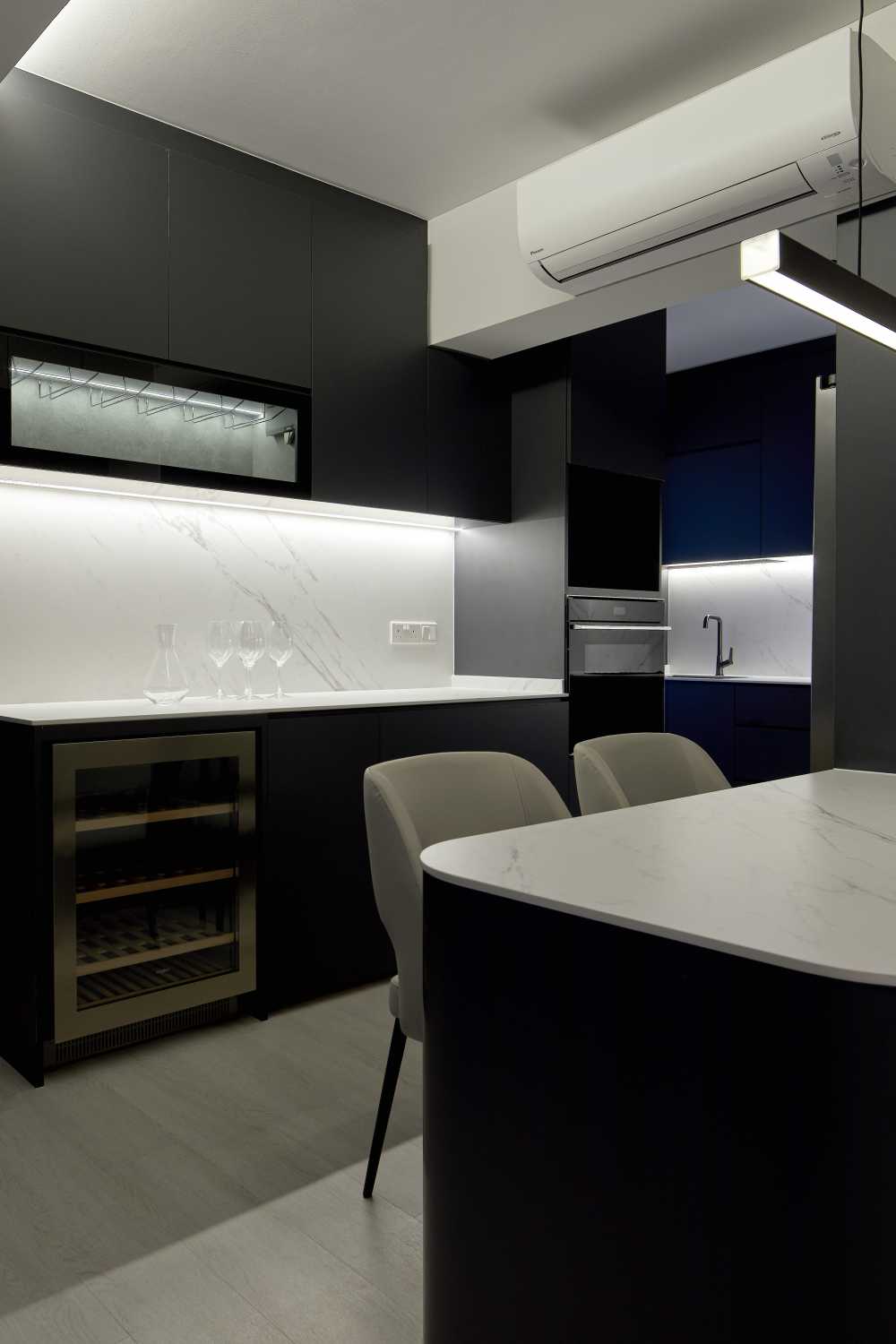 Contemporary Kitchen with Countertop and Vinyl Flooring