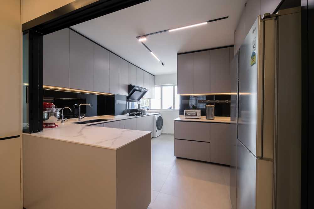 Contemporary Kitchen with Kitchen Island and Cupboard