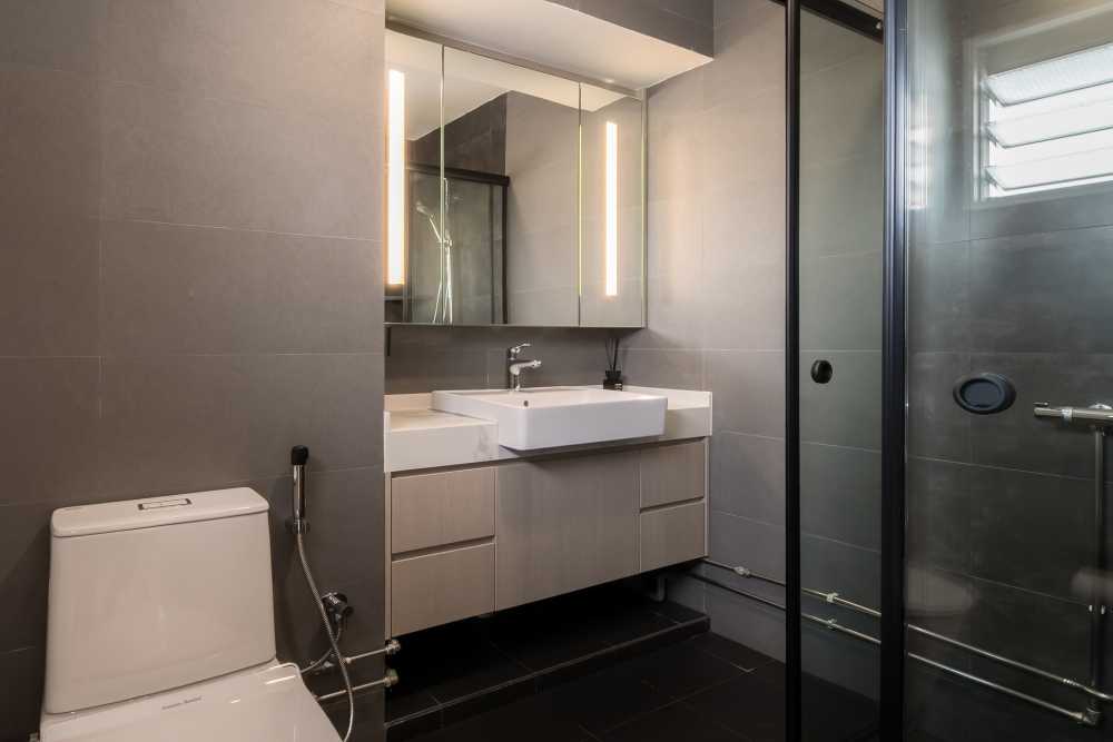 Contemporary Bathroom with Mirror and Shower Screen
