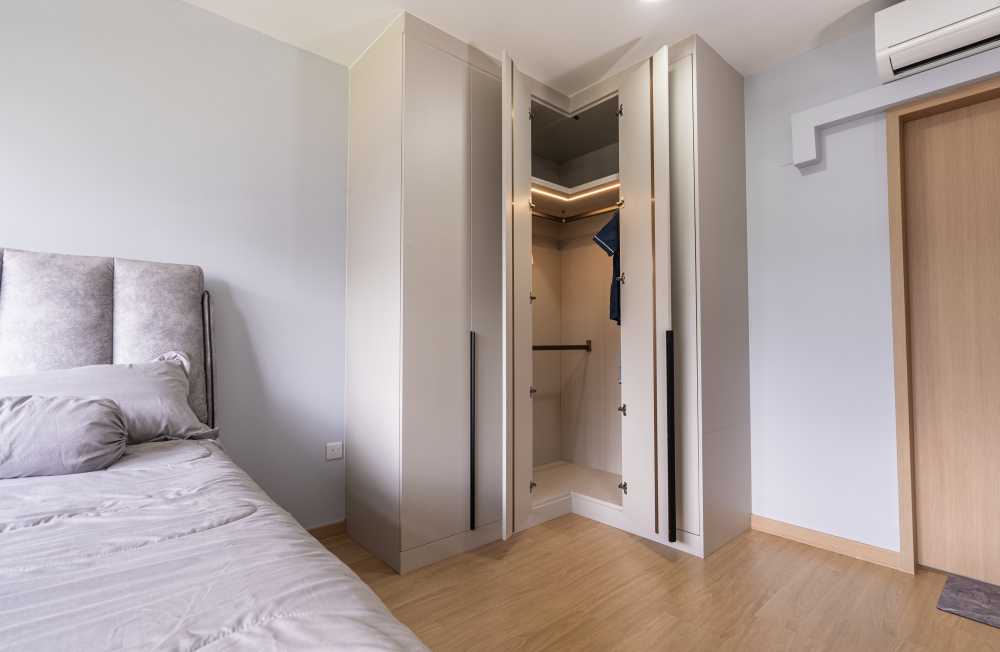 Minimalist Bedroom with Vinyl Flooring and Wardrobe