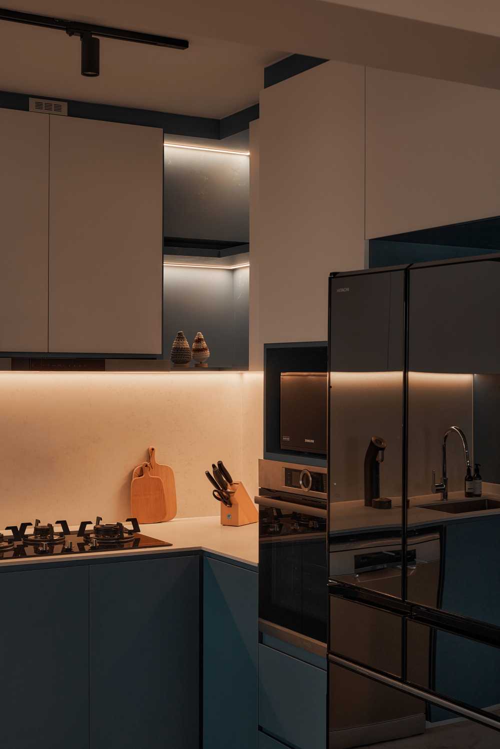 Modern Kitchen with Kitchen Accessories and Kitchen Cabinets
