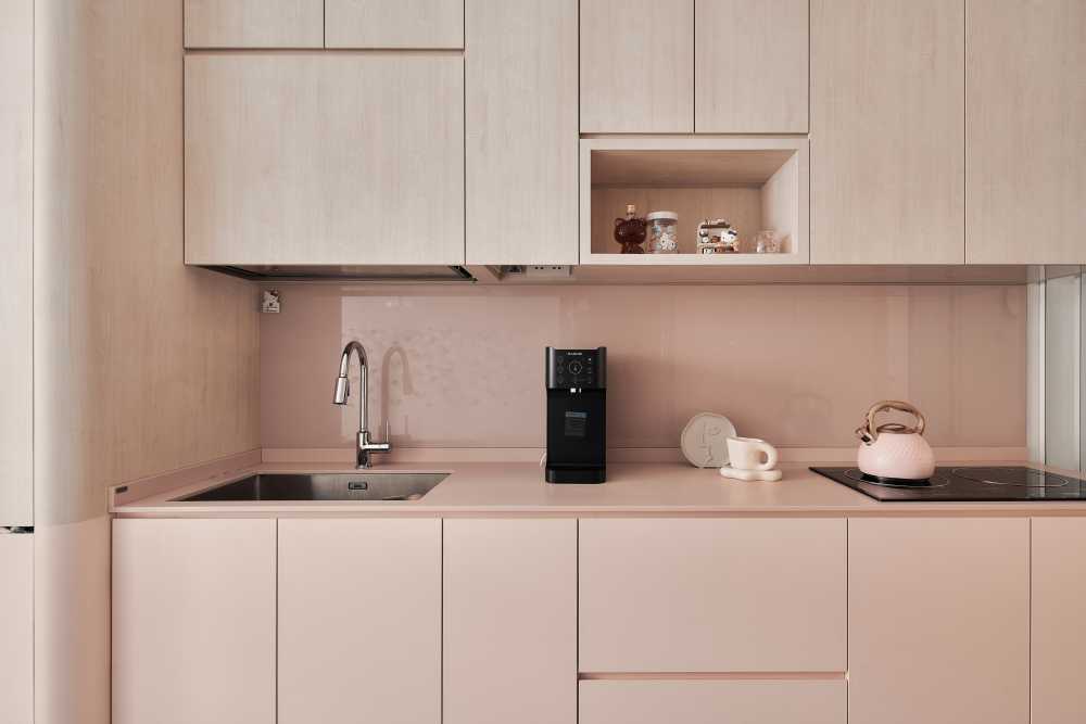 Scandinavian Kitchen with Countertop and Open Kitchen