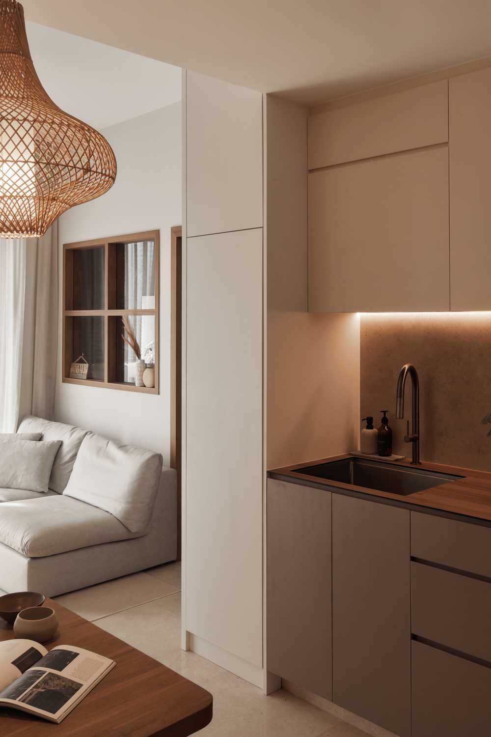 Modern Kitchen with Countertop and Open Kitchen