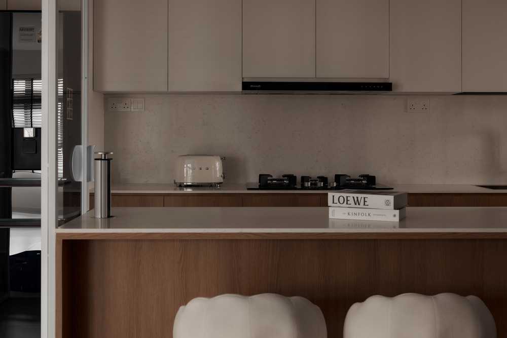 Minimalist Kitchen with Kitchen Window and Open Kitchen