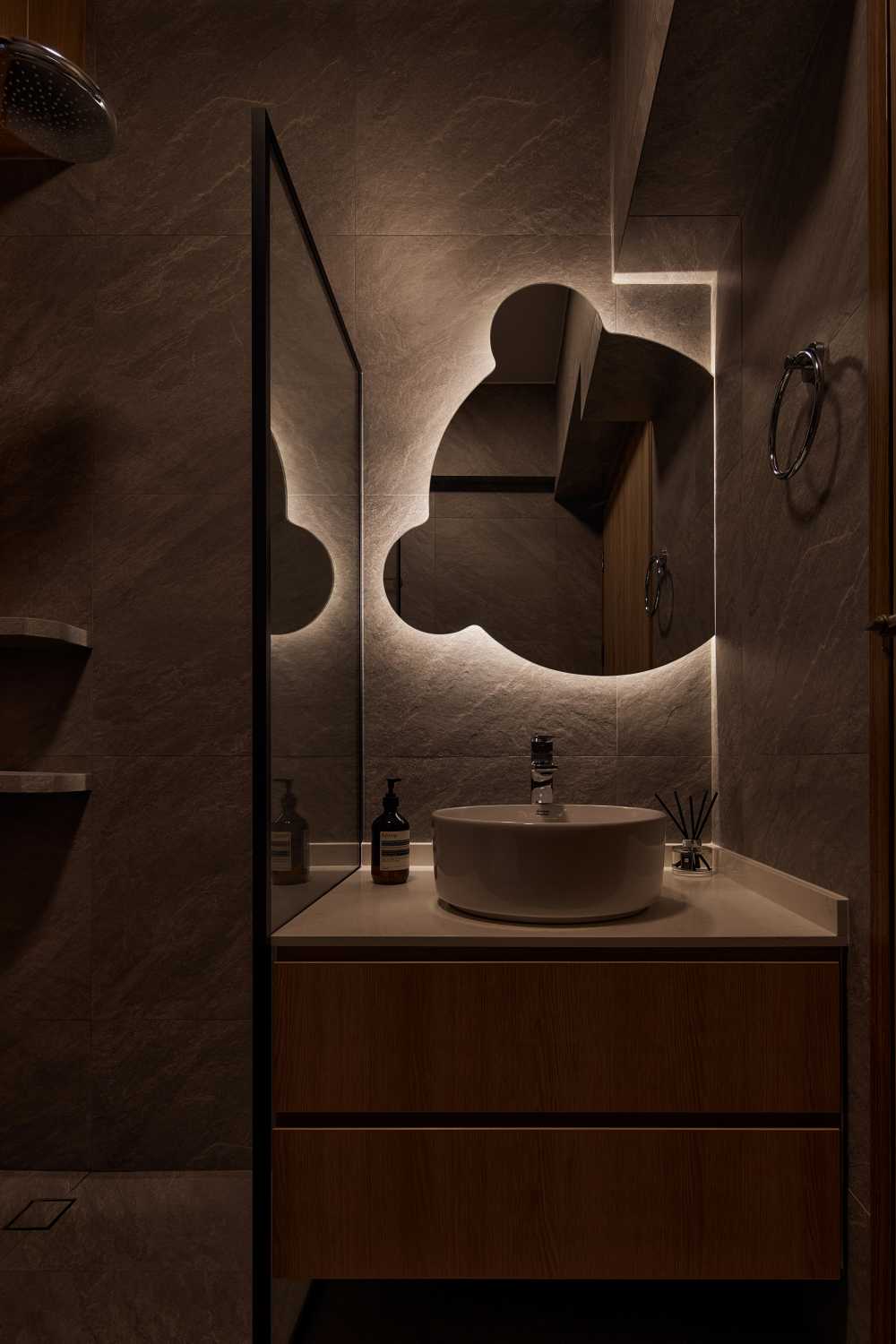 Minimalist Bathroom with Granite Floor and Mirror