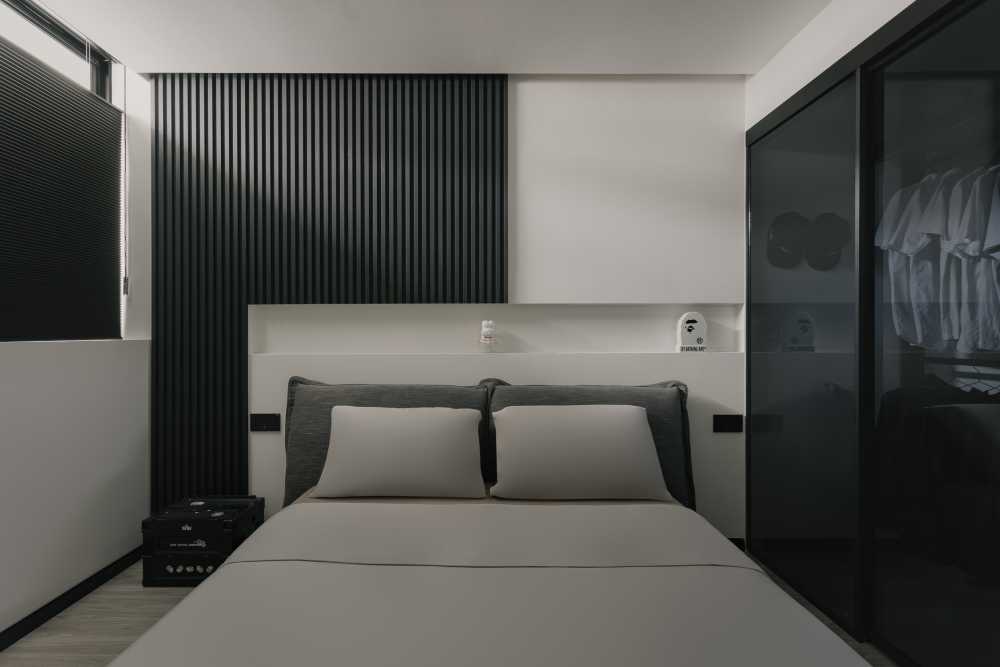 Modern Bedroom with Feature Wall and Wardrobe