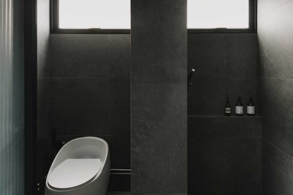 Modern Bathroom with Bathroom Storage and Bathroom Accessories