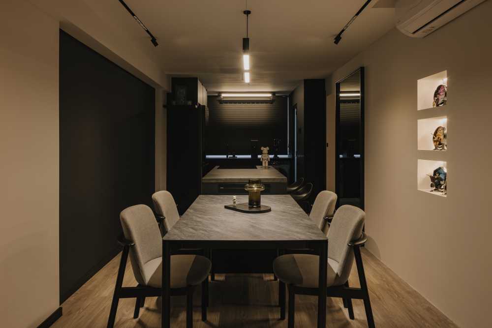 Modern Dining Room with Drop Light and Open Kitchen