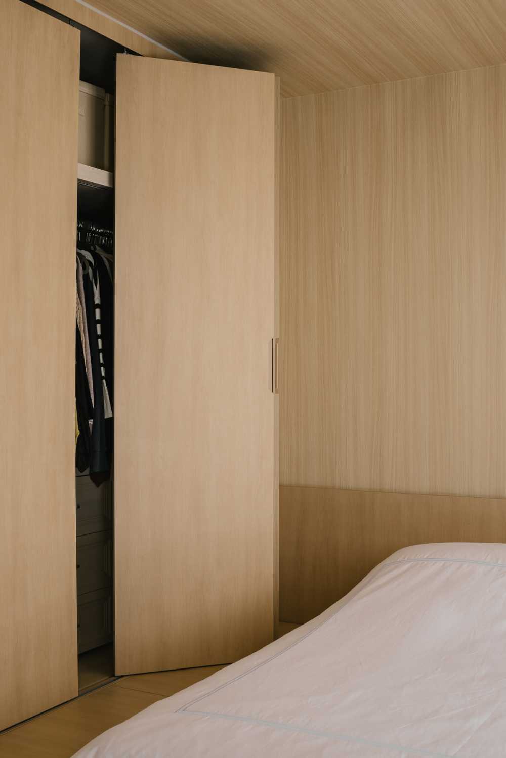 Modern Bedroom with Wardrobe and Closet