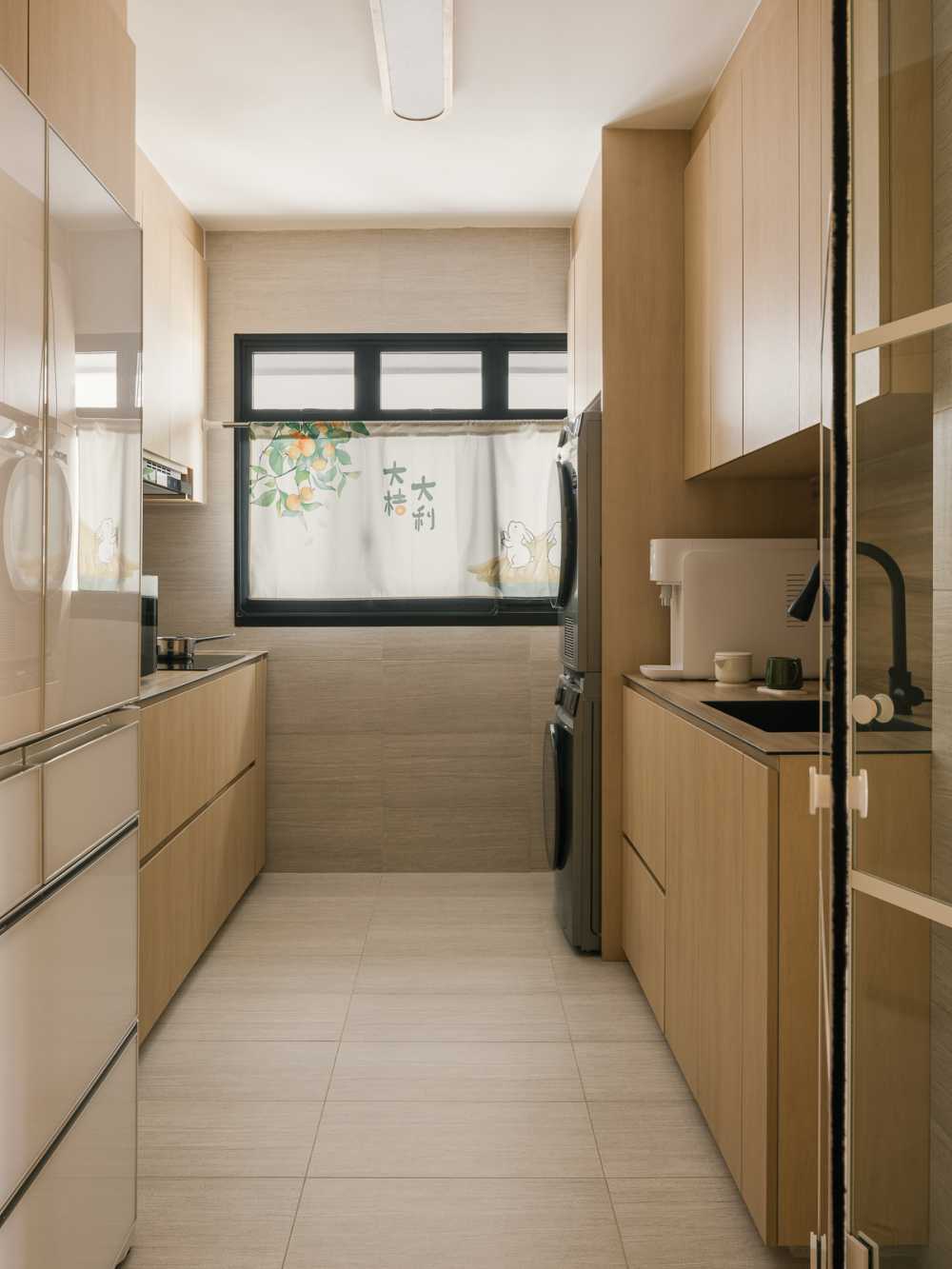 Modern Kitchen with Kitchen Window and Glass Door