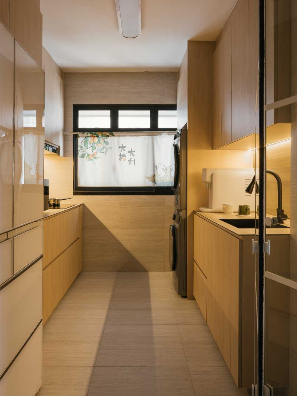 Modern Kitchen with Kitchen Window and Kitchen Accessories