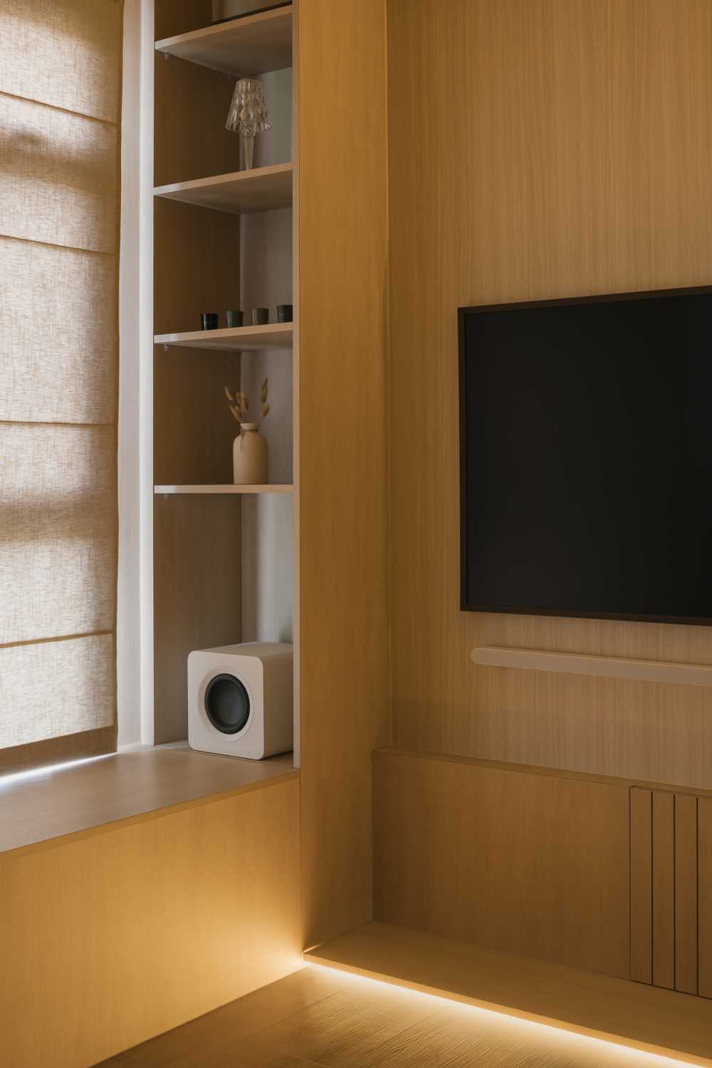 Modern Living Room with Window Seat and Roller Blinds