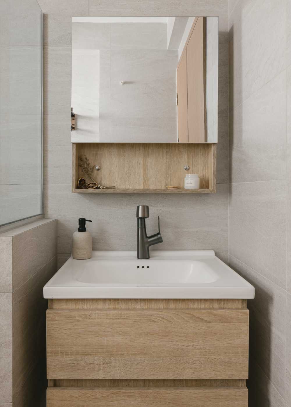 Modern Bathroom with Mirror and Shower Screen