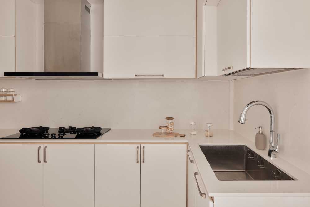 Modern Kitchen with Countertop and Kitchen Island