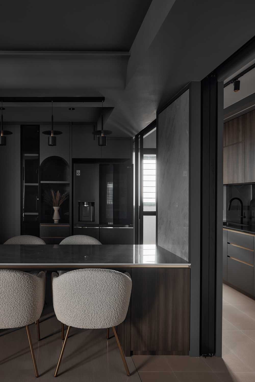 Modern Dining Room with Dining Table and Dining Chairs
