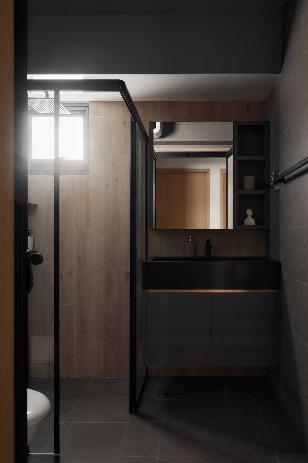 Modern Bathroom with Countertop and Mirror