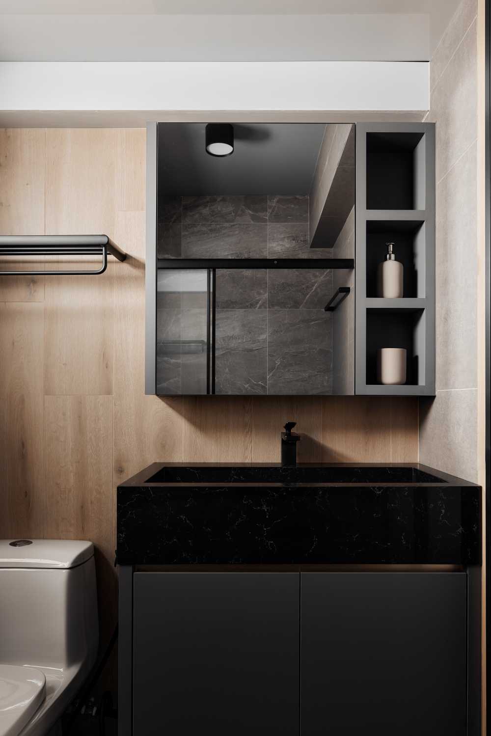 Modern Bathroom with Mirror and Bathroom Storage