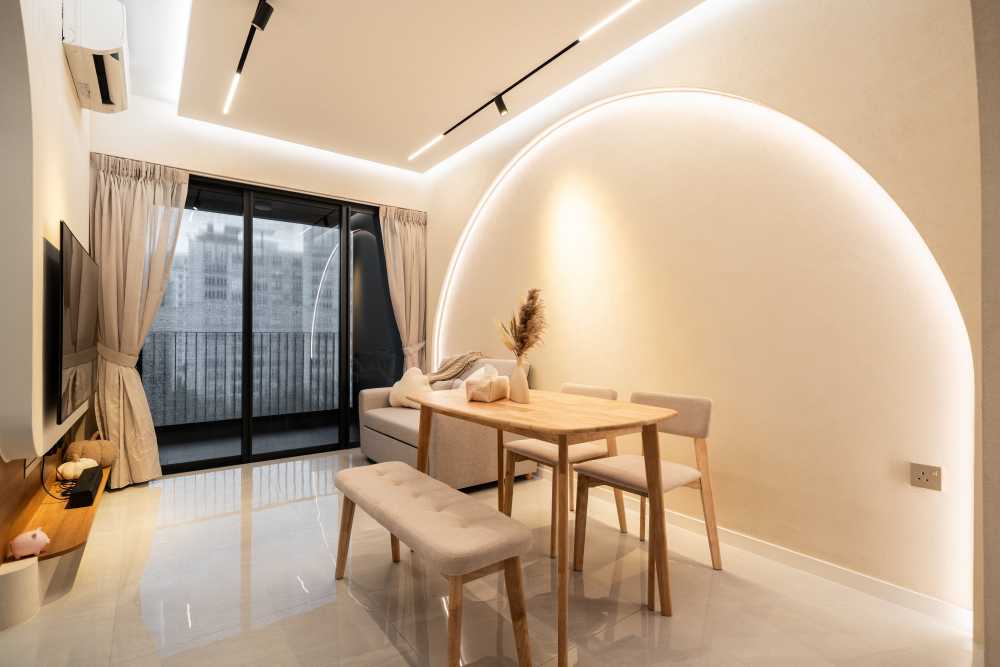 Contemporary Dining Room with Dining Table and Dining Chairs