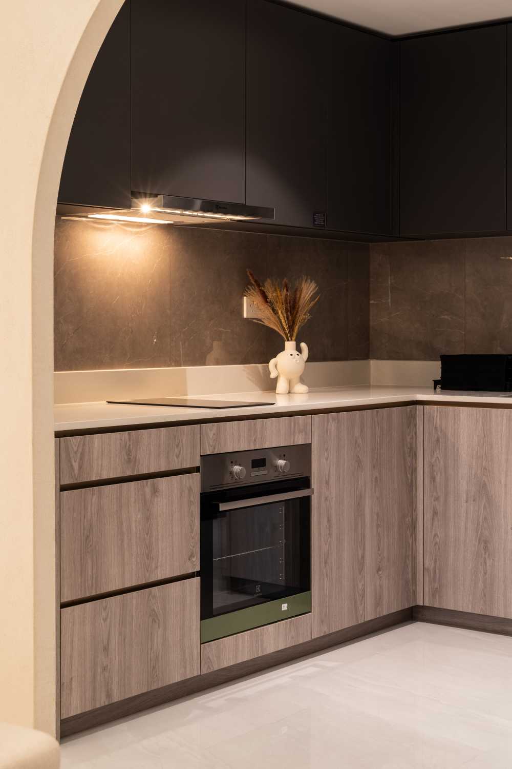 Contemporary Kitchen with Countertop and Open Kitchen