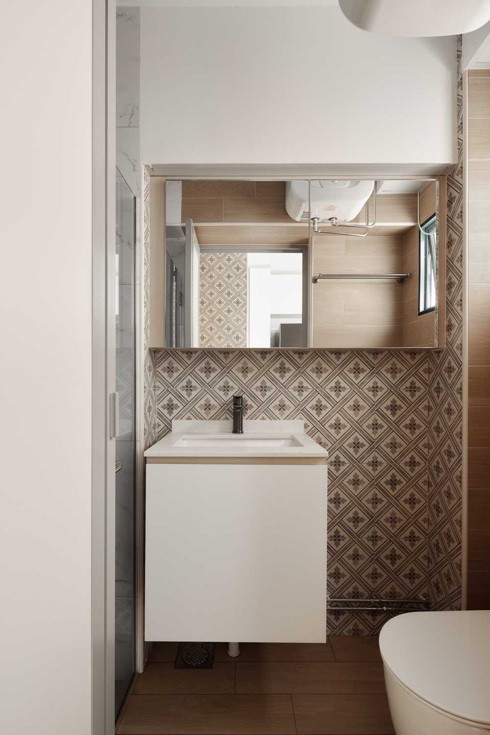 Scandinavian Bathroom with Countertop and Mirror