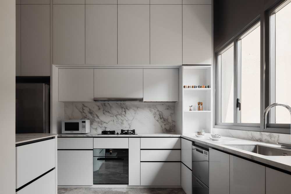 Modern Kitchen with Kitchen Island and Kitchen Backsplash