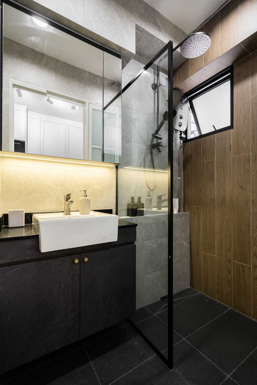 Modern Bathroom with Mirror and Shower Screen