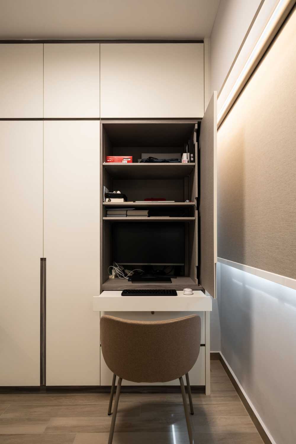 Modern Home Office with Bookshelf and Desk
