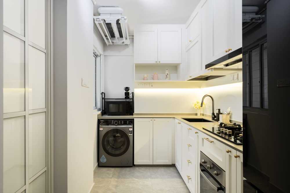 Modern Kitchen with Homogeneous Tiles and Open Kitchen