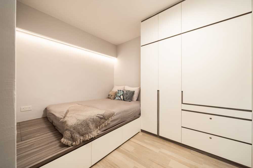 Modern Bedroom with Wardrobe and Queen Bed