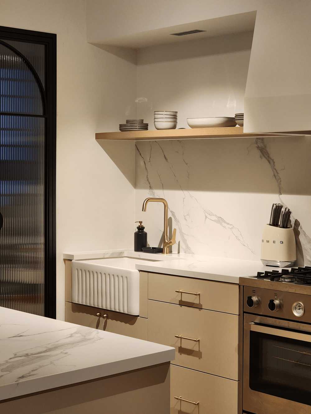 Scandinavian Kitchen with Vinyl Flooring and Homogeneous Tiles