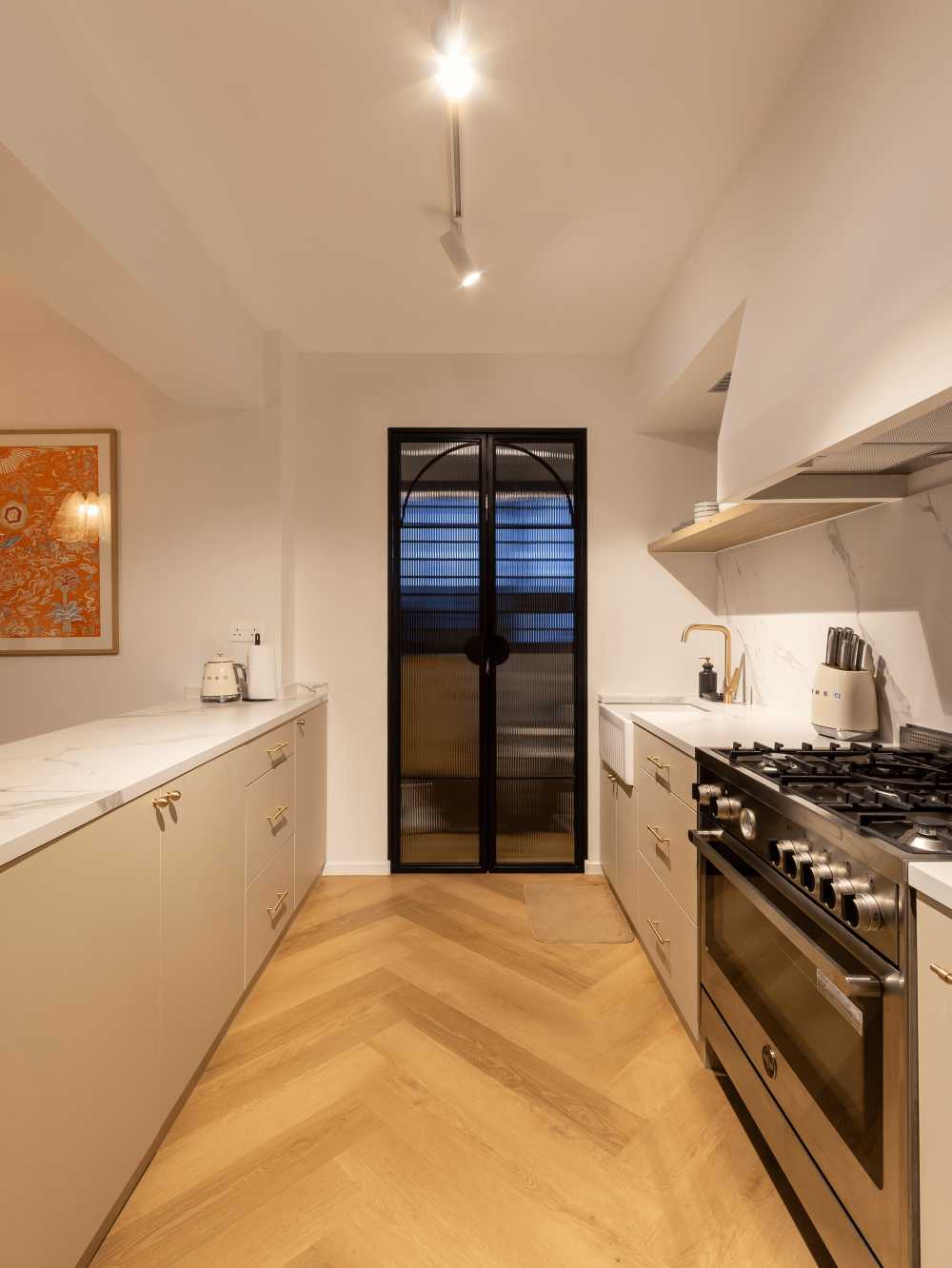 Scandinavian Kitchen with Vinyl Flooring and Homogeneous Tiles