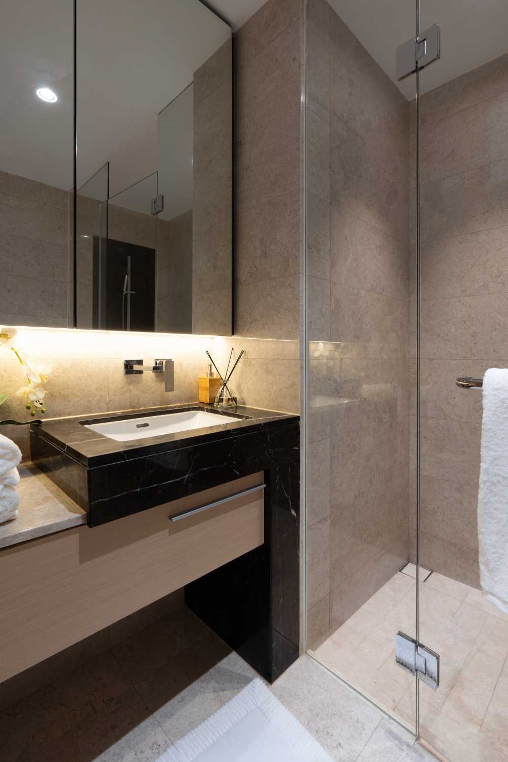 Modern Bathroom with Parquet Floor and Cement Floor