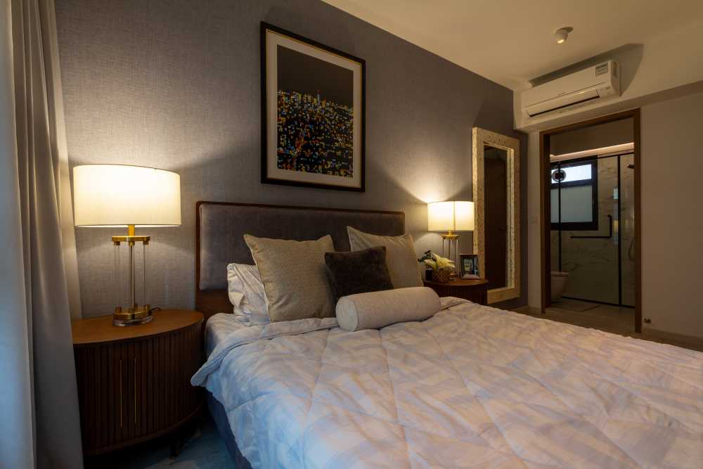 Modern Bedroom with Vinyl Flooring and Flooring