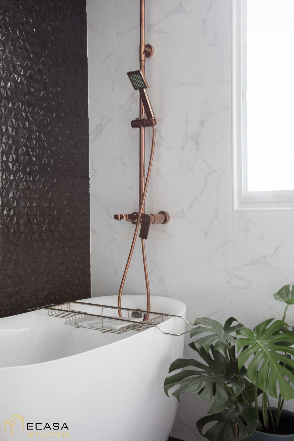 Modern Bathroom with Feature Wall and Bathroom Accessories