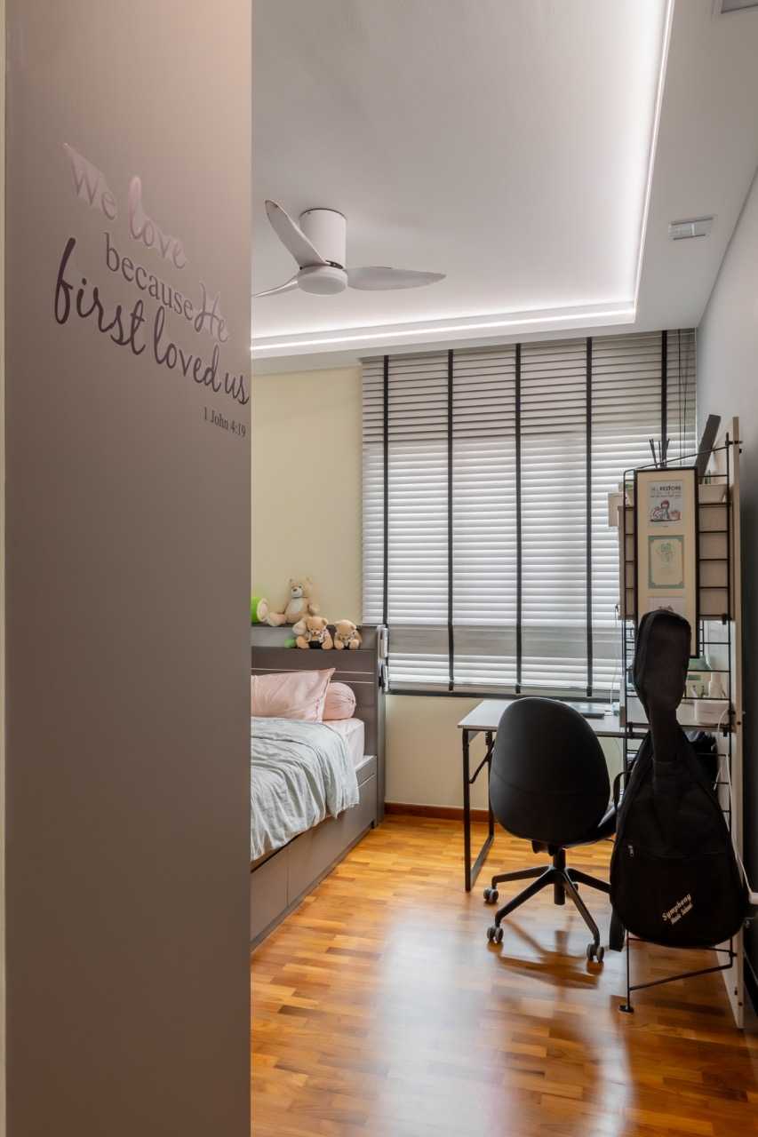 Contemporary Bedroom with Bookshelf and Platform Bed