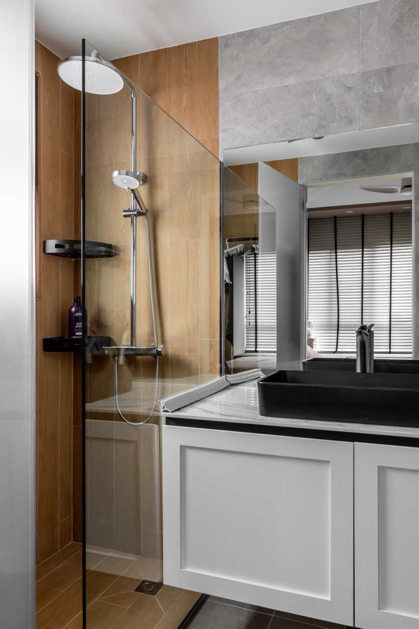 Contemporary Bathroom with Countertop and Vinyl Flooring
