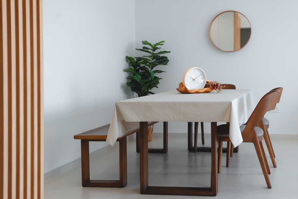 Modern Dining Room with Dining Table and Dining Chairs