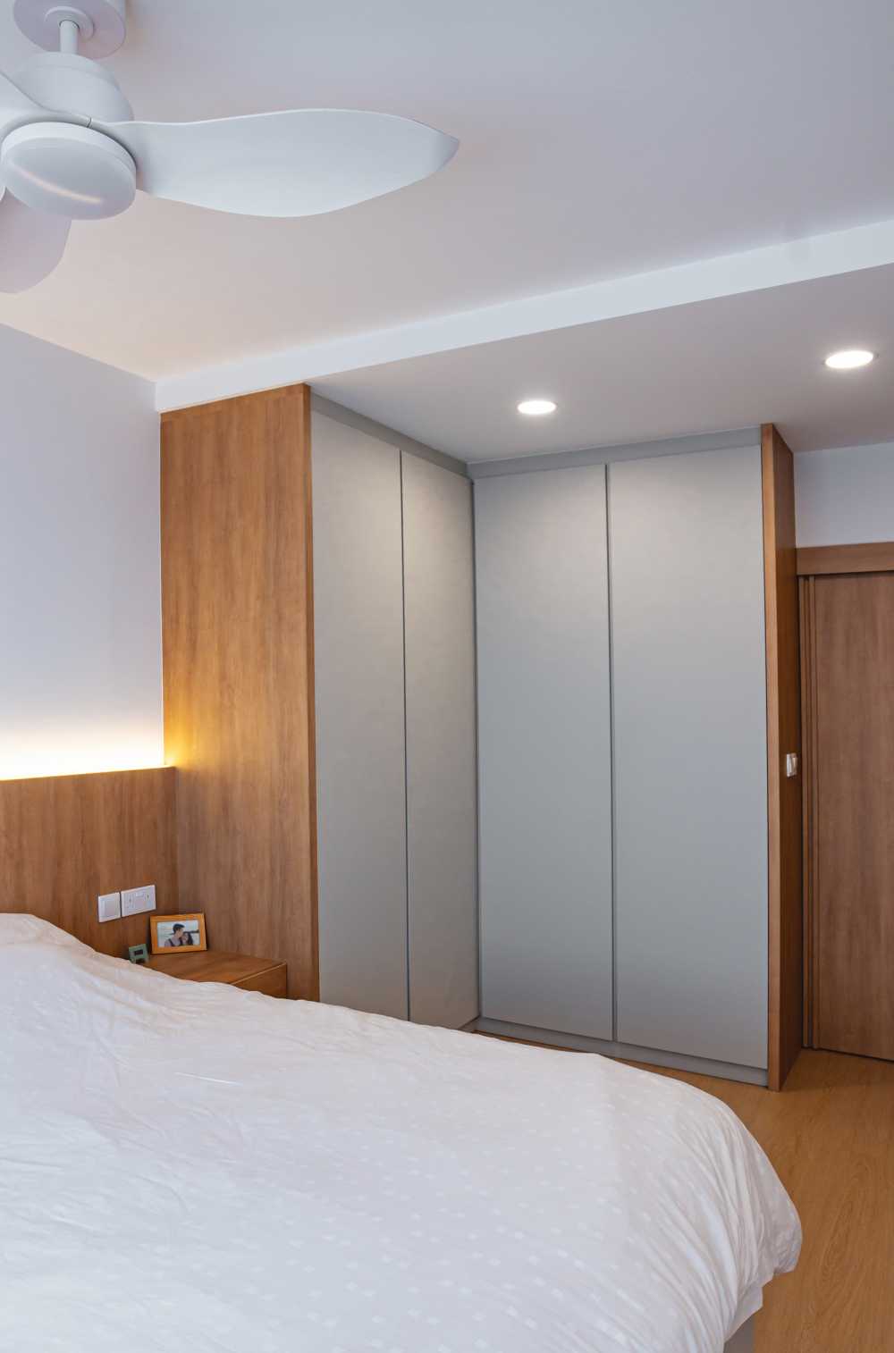 Modern Bedroom with Platform Bed and Ceiling Light