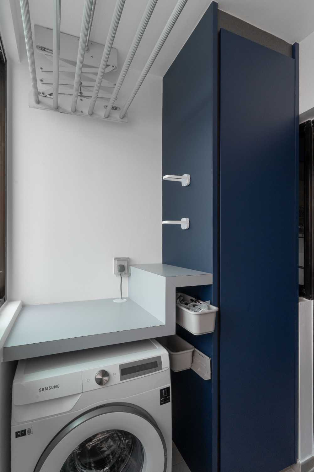 Contemporary Service Yard with Washing Machine and Laundry Area