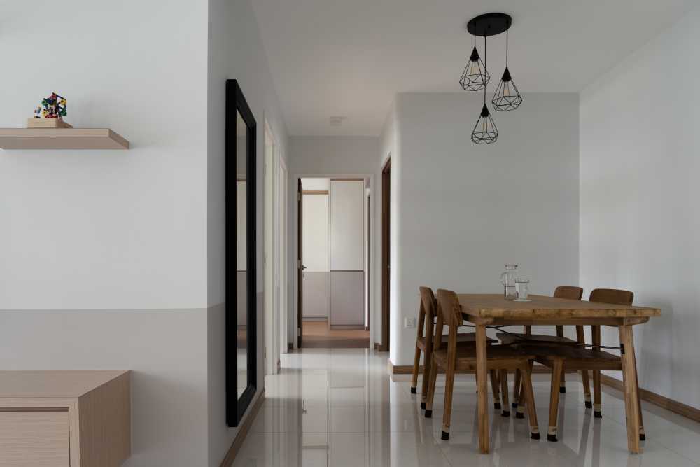 Scandinavian Dining Room with Drop Light and Mirror